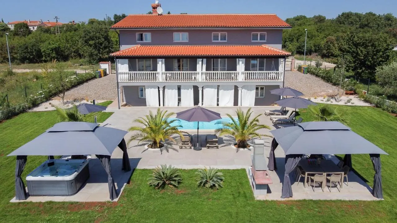 Villa Esea: Poolside Paradise & Relaxing Retreats Vilanija