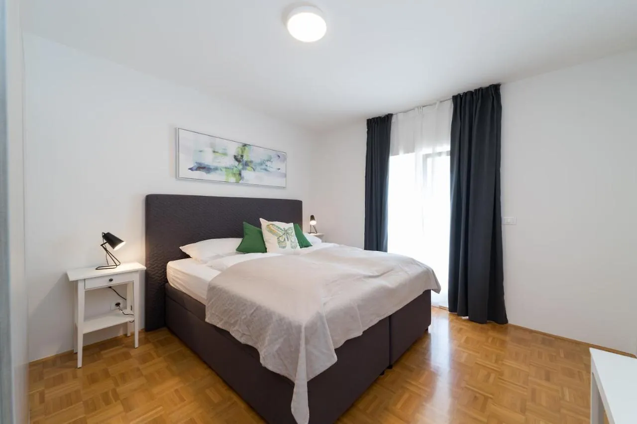 Apartamento Villa Esea: Poolside Paradise & Relaxing Retreats Vilanija