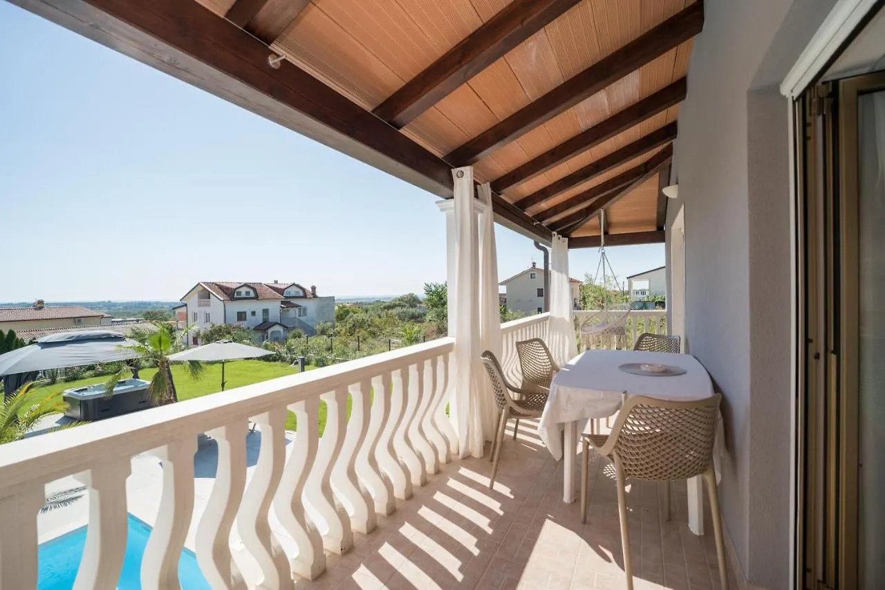 Villa Esea: Poolside Paradise & Relaxing Retreats Vilanija Apartamento