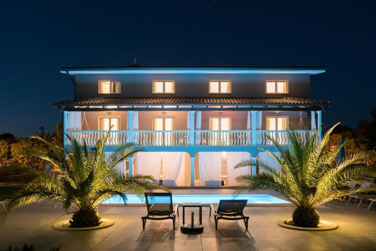 Apartamento Villa Esea: Poolside Paradise & Relaxing Retreats Vilanija