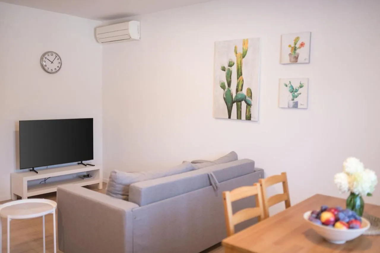 Villa Esea: Poolside Paradise & Relaxing Retreats Vilanija Apartamento