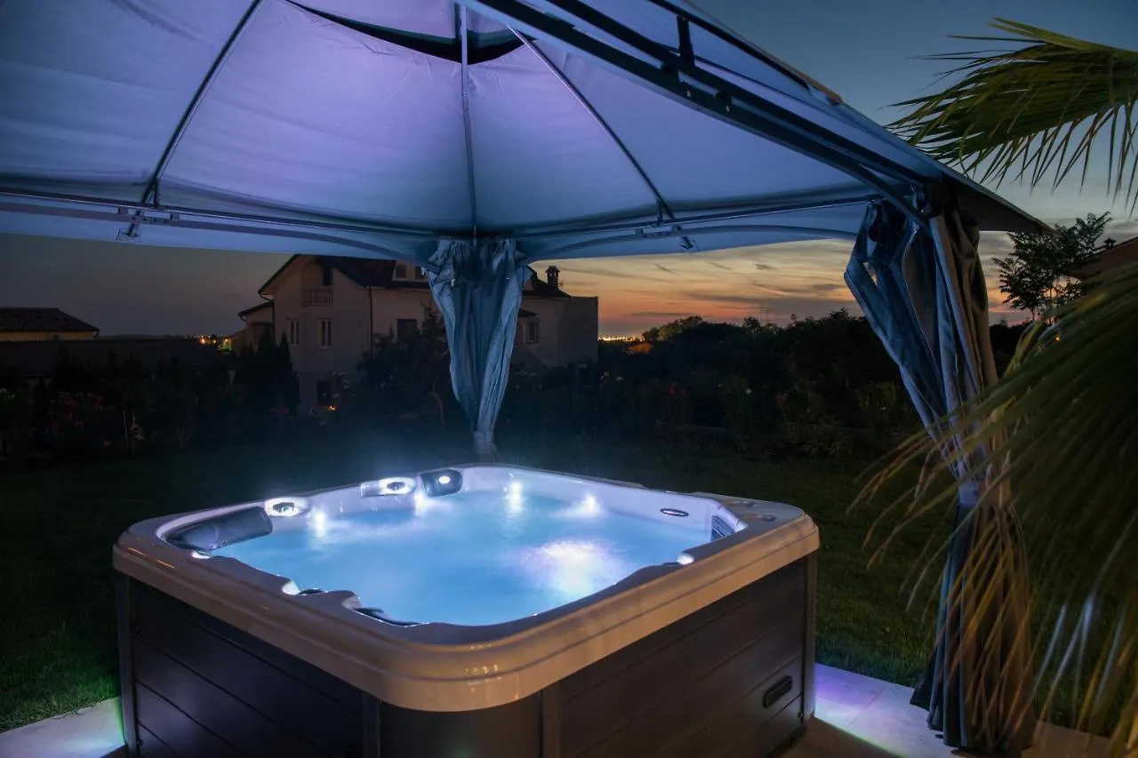Villa Esea: Poolside Paradise & Relaxing Retreats Vilanija 0*,  Croácia